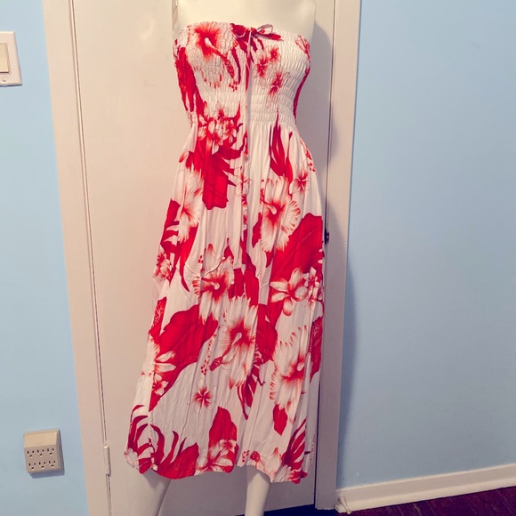 Red / White Floral Beach Dress - Picture 2 of 3